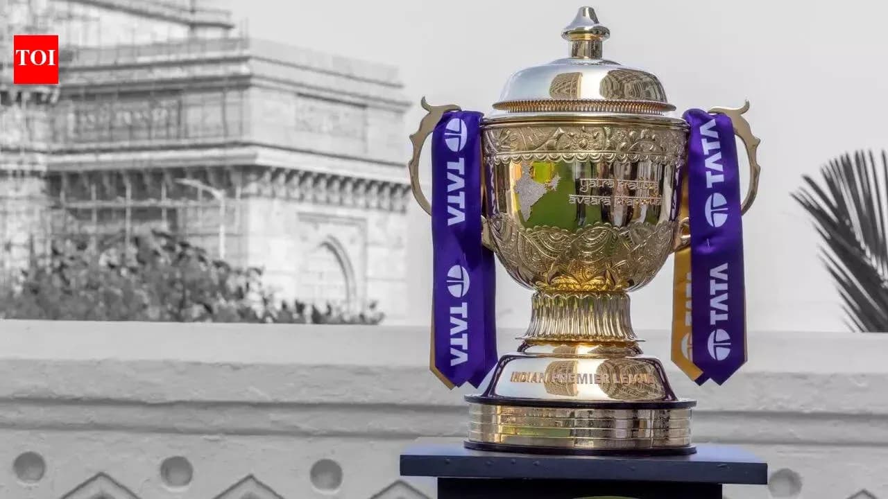 Trophée de la IPL avec le monument en arrière-plan