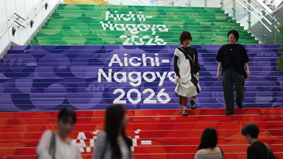 Escalier coloré avec logo Aichi-Nagoya 2026