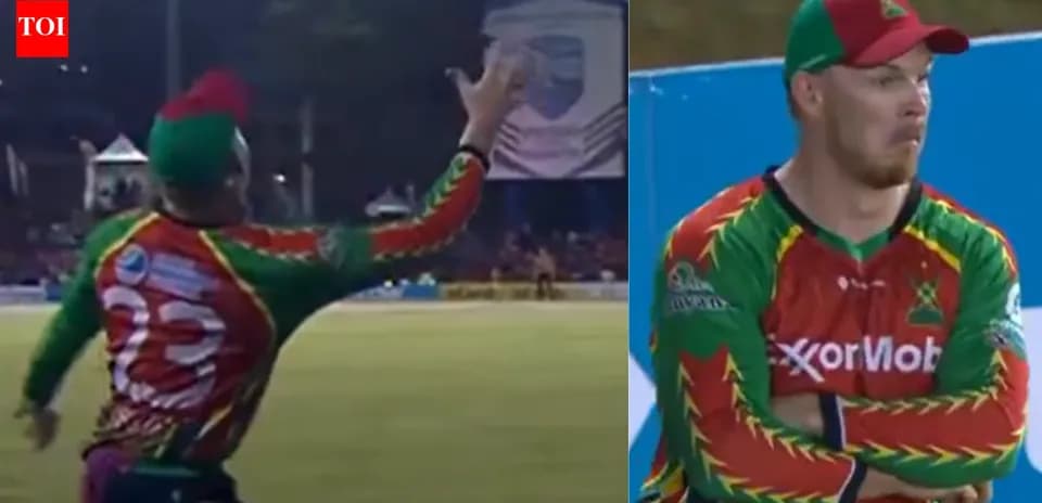 Joueur en uniforme lançant le ballon sur le terrain