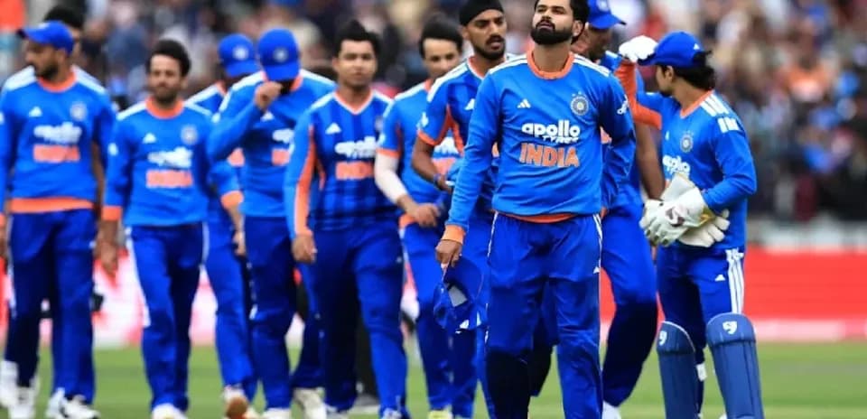 Équipe de cricket d'Inde marchant sur le terrain