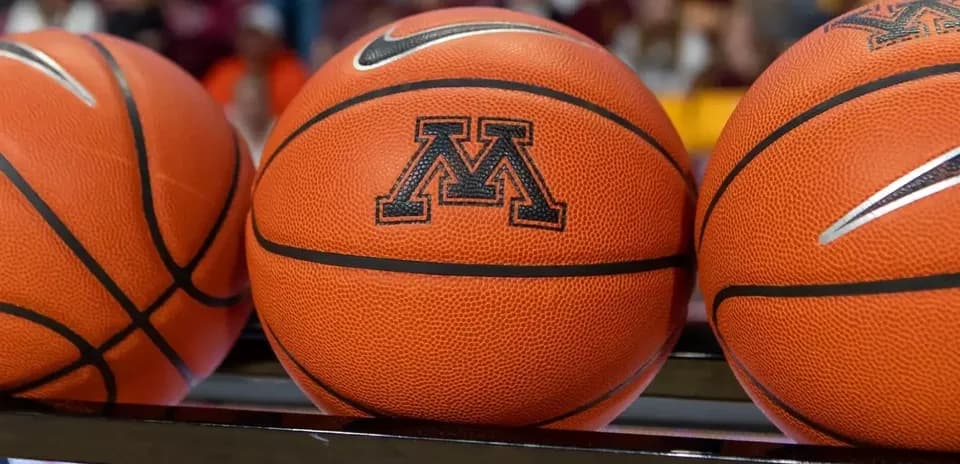 Ballons de basket avec logo de l'Université du Minnesota