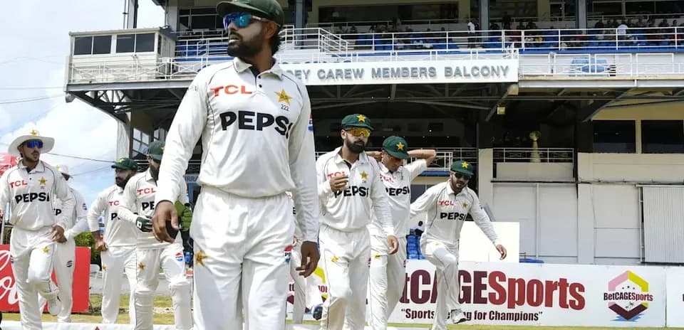 Équipe de cricket du Pakistan entrant sur le terrain