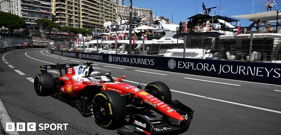 Voiture de Formule 1 Ferrari sur circuit à Monaco