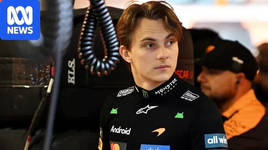Pilote en combinaison regardant dans le garage
