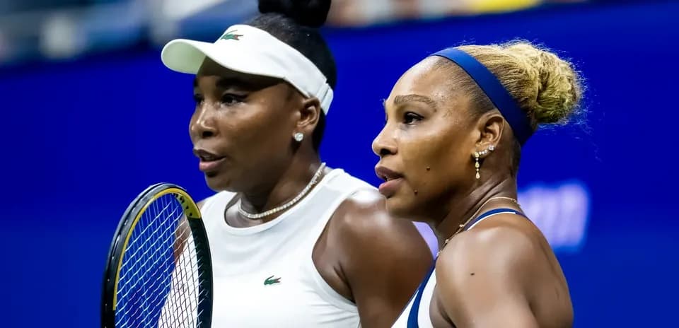 Venus et Serena Williams en discussion sur le court