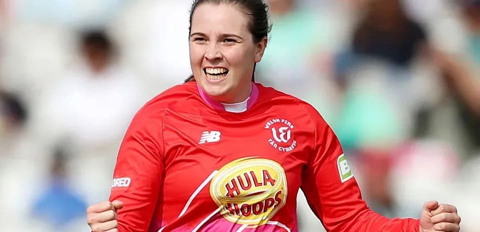 Gardienne célébrant une victoire sur le terrain