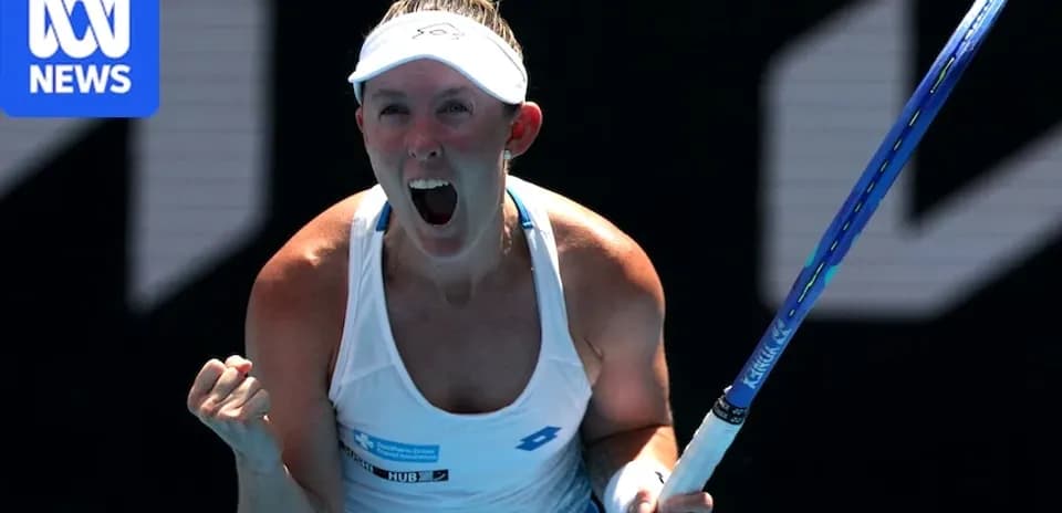 Joueuse de tennis célébrant une victoire sur le court