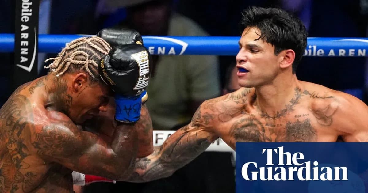 Boxeurs se battant dans le ring de boxe