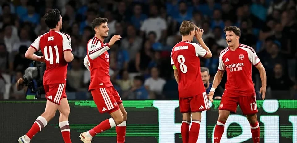 Joueurs d'Arsenal célébrant un but lors du match