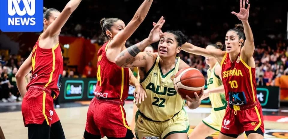 Joueuse australienne dribblant sous la défense espagnole