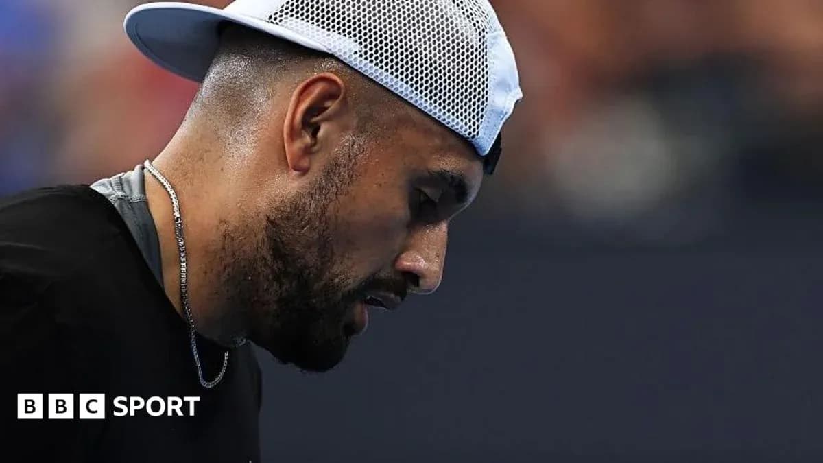 Joueur de tennis concentré pendant un match