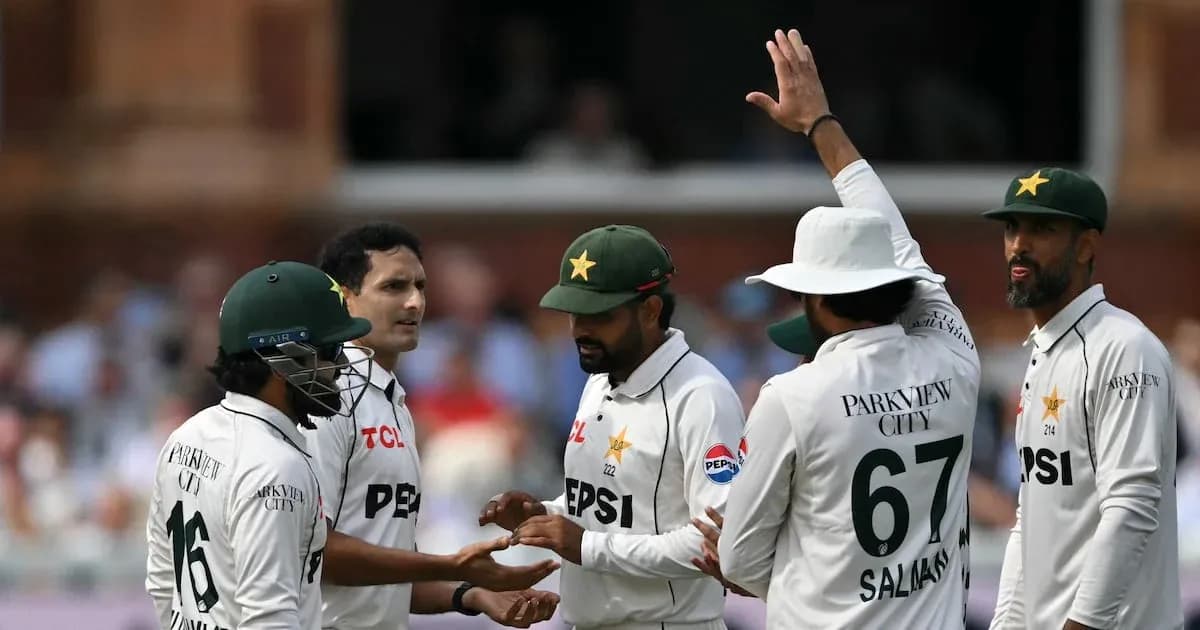 Équipe de cricket du Pakistan célébrant un wicket
