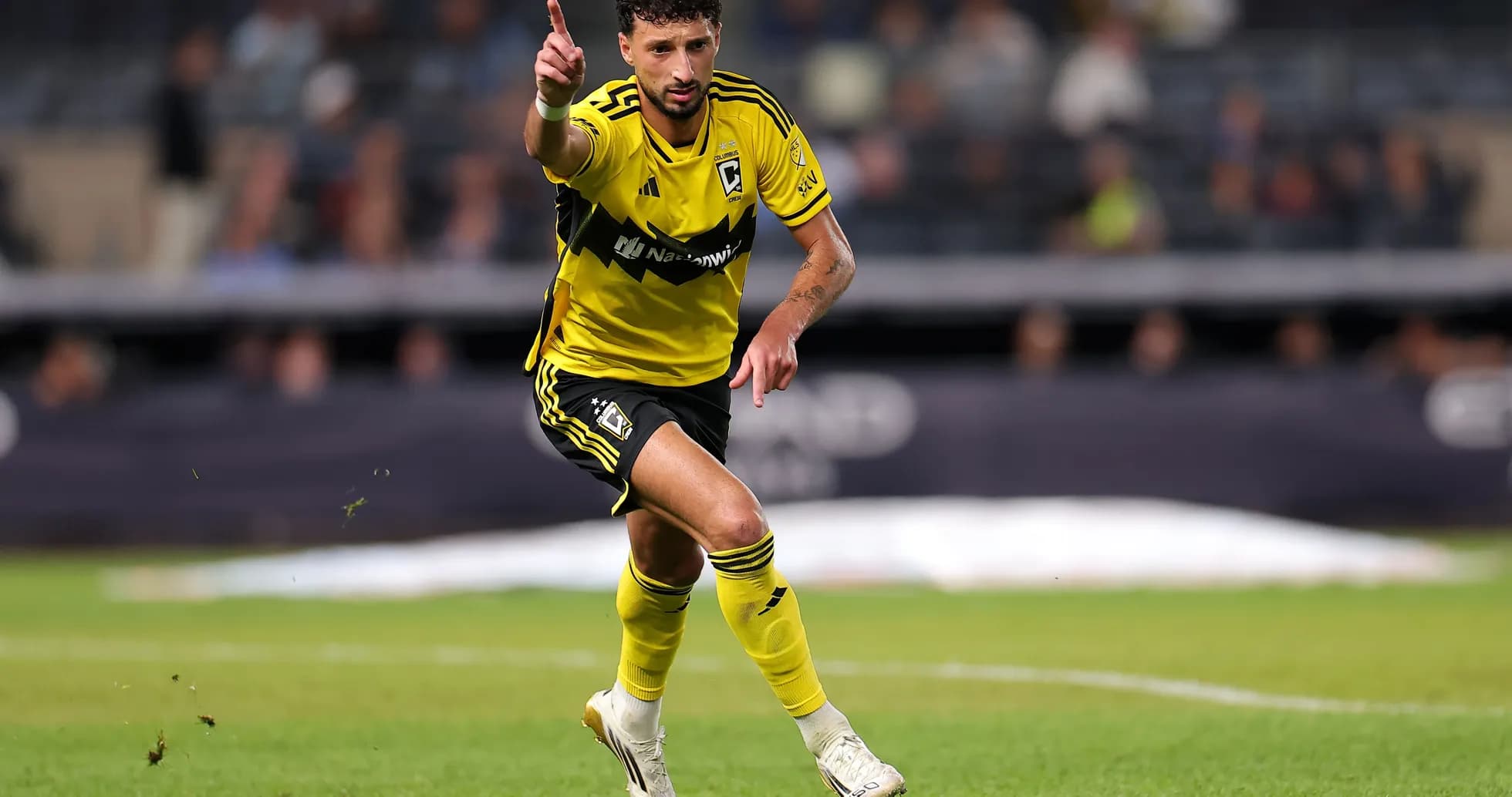 Joueur de Columbus Crew courant sur le terrain