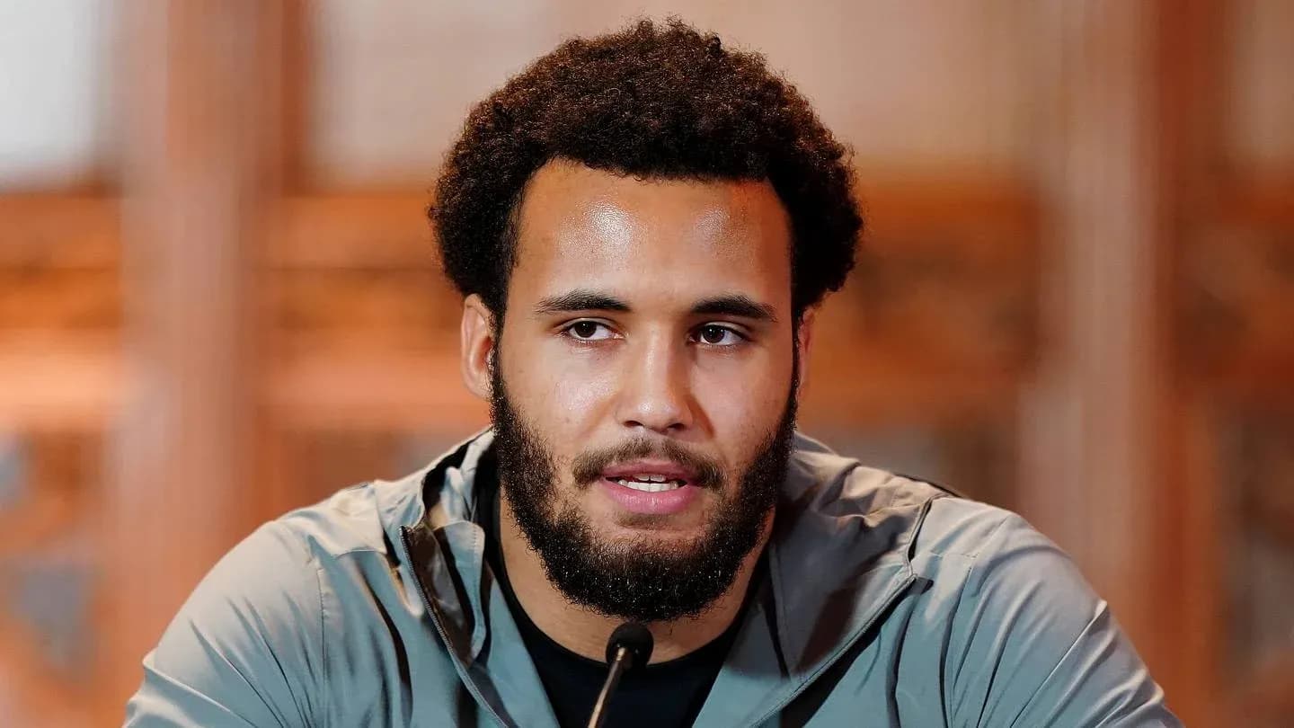 Joueur s'exprimant lors d'une conférence de presse
