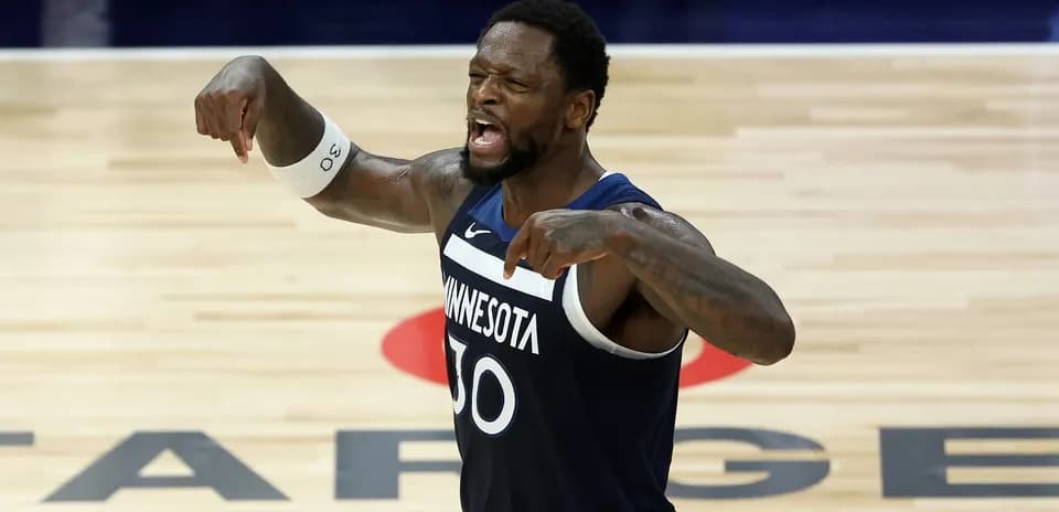 Joueur des Minnesota Timberwolves célébrant un point marqué