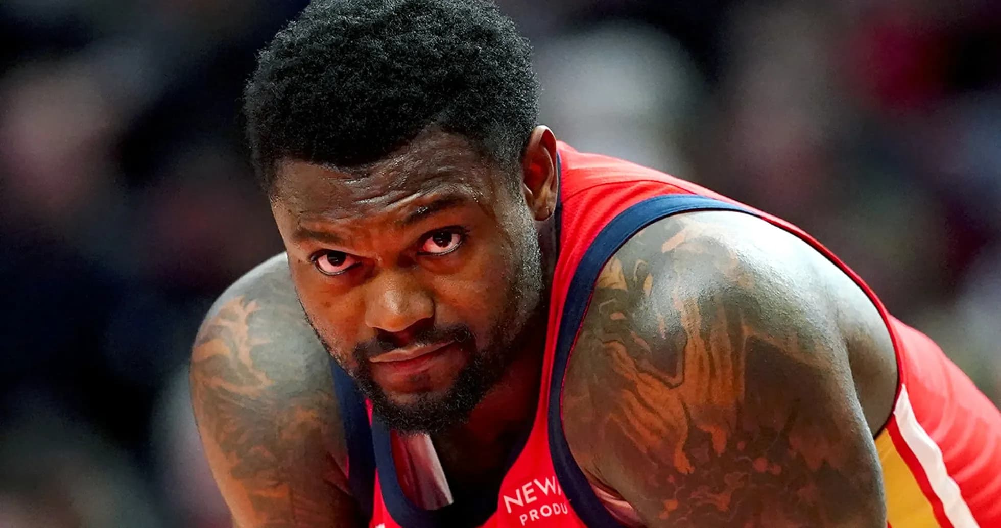Joueur de basketball en action sur le terrain