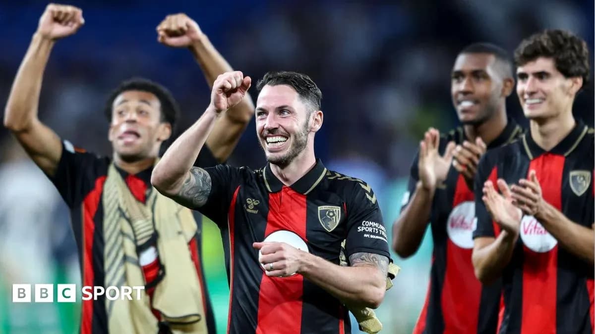 Joueurs d'AFC Bournemouth célébrant une victoire ensemble