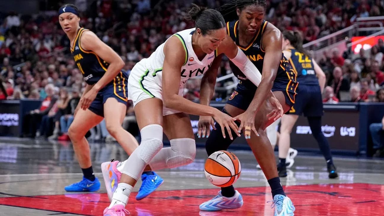 Joueuses se disputant un ballon lors d'un match