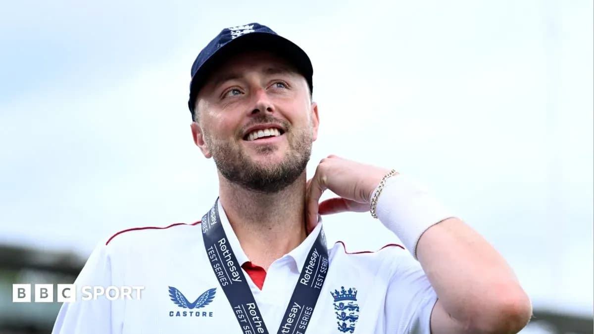 Joueur anglais avec médaille après la victoire