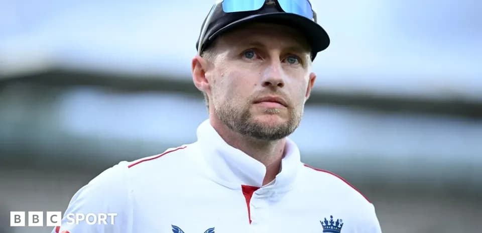 Joueur de cricket en tenue d'équipe anglaise
