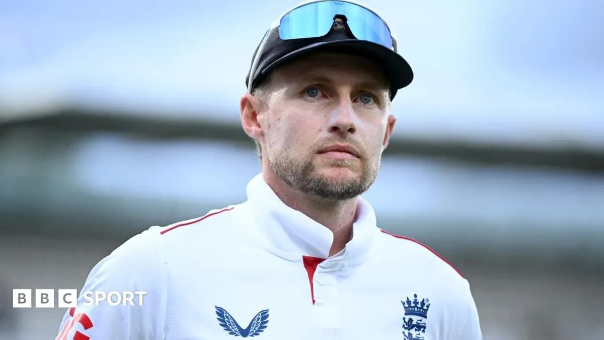 Joueur de cricket en tenue d'équipe anglaise