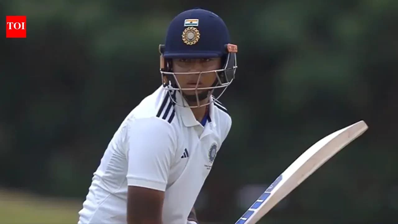 Joueur de cricket prêt à frapper avec batte