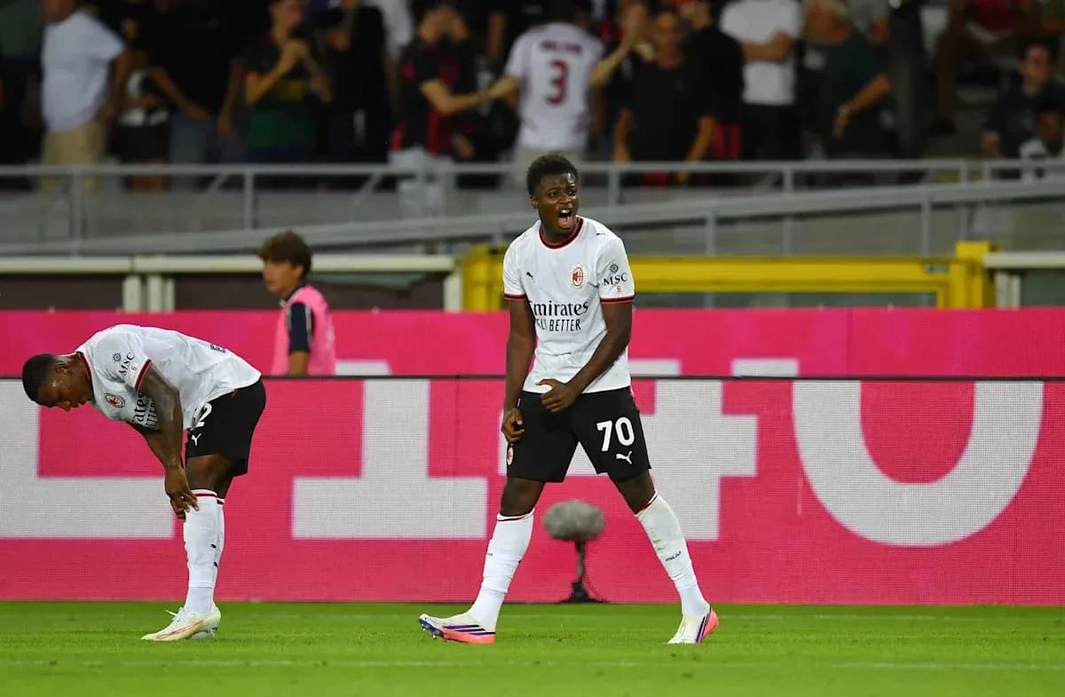 Joueur célébrant un but sur le terrain