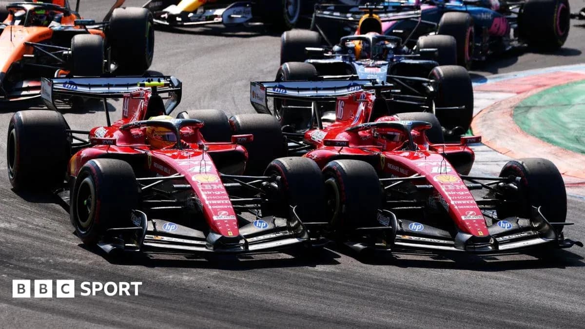 Deux voitures Ferrari en pleine course sur circuit