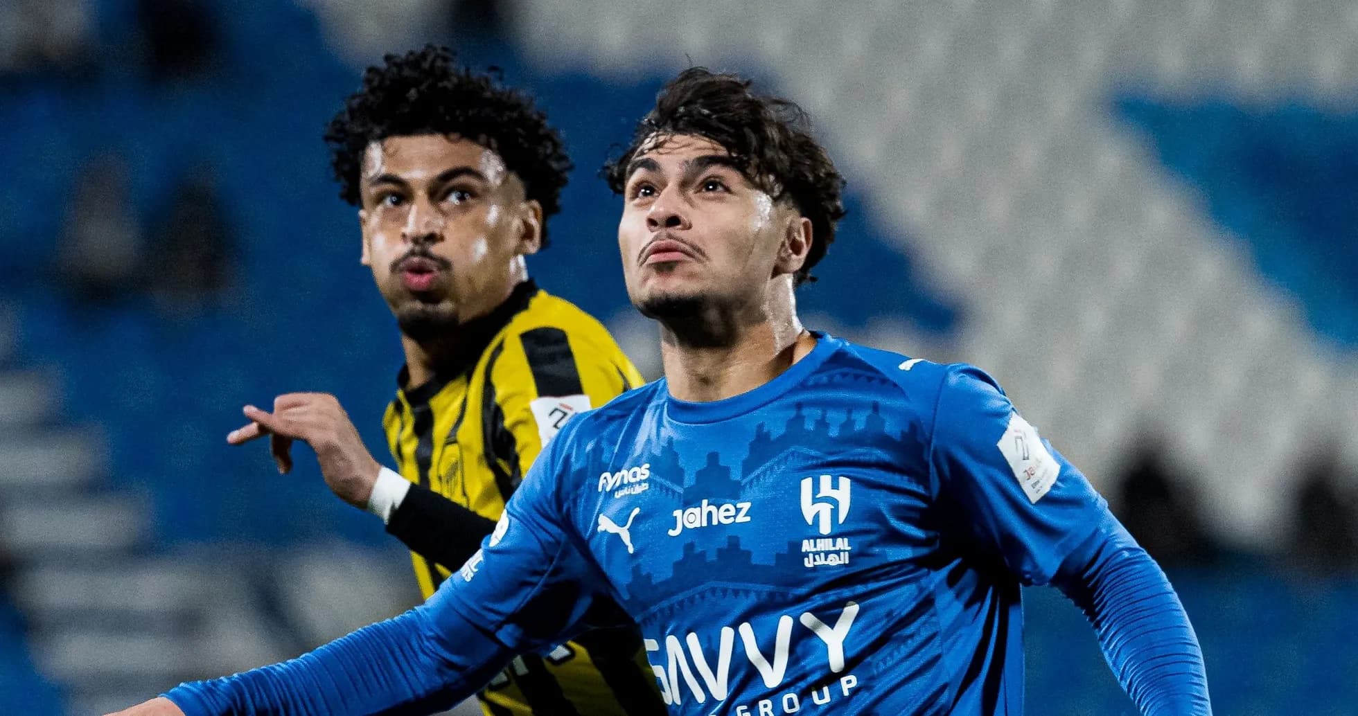 Joueurs en action lors d'un match de football