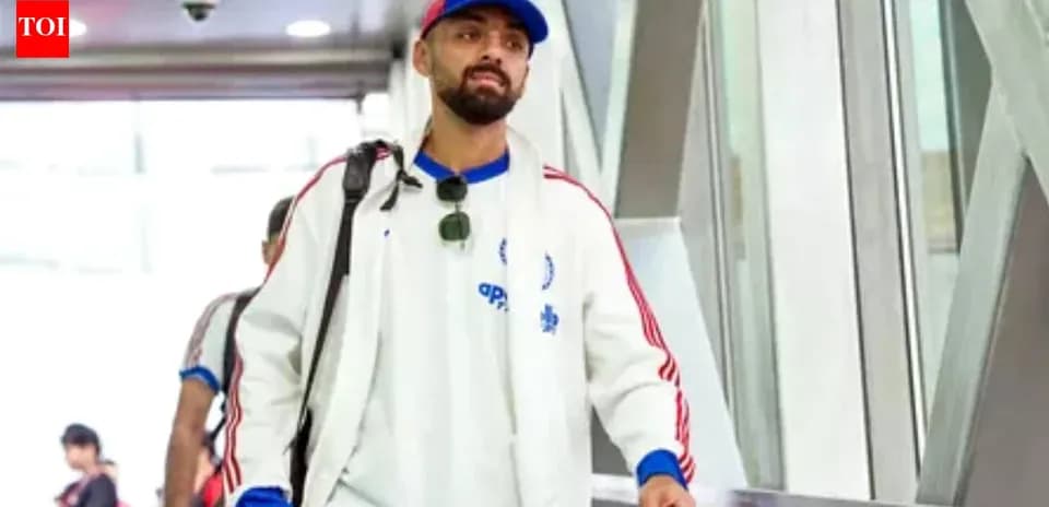 Joueur entrant dans un aéroport avec un bagage