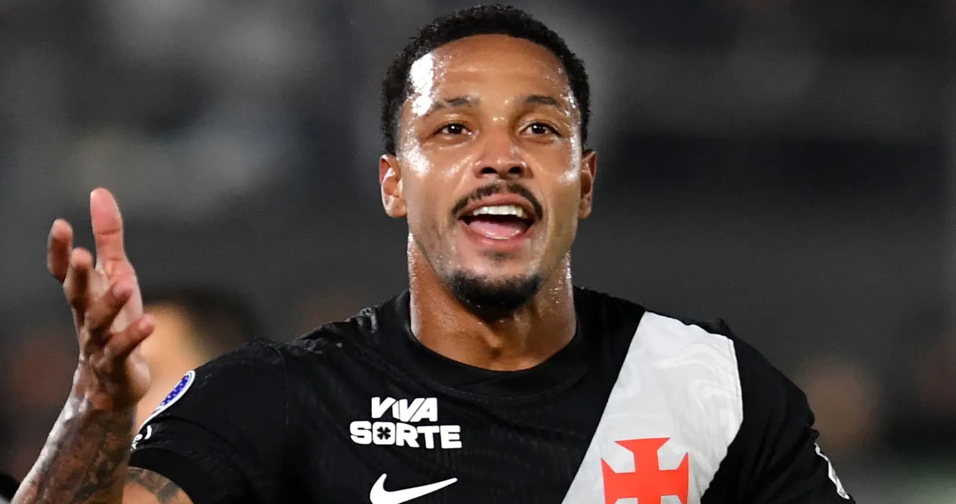 Joueur célébrant après un match de football