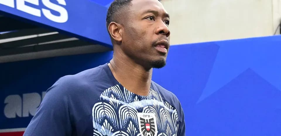 Joueur entrant sur le terrain avant le match