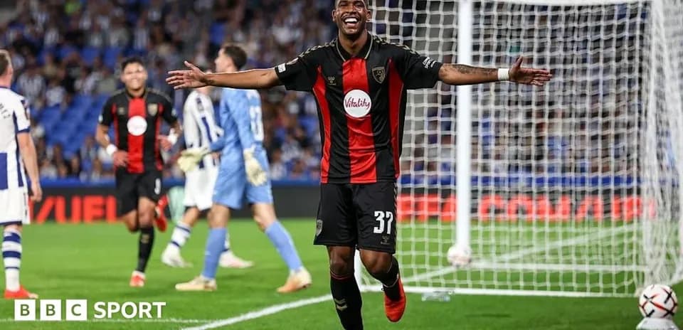 Joueur célébrant un but sur le terrain