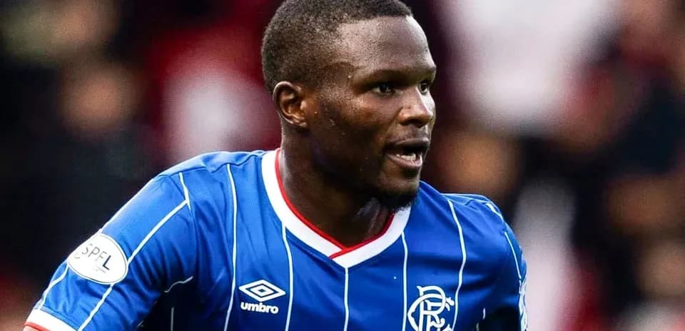 Joueur du Rangers en maillot bleu en action