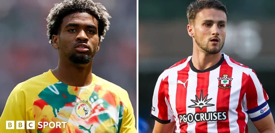 Joueurs en maillots d'équipe avant le match