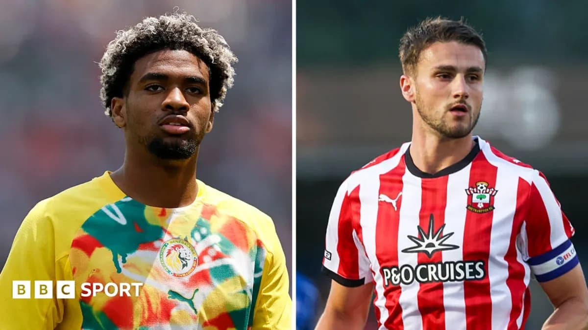 Joueurs en maillots d'équipe avant le match