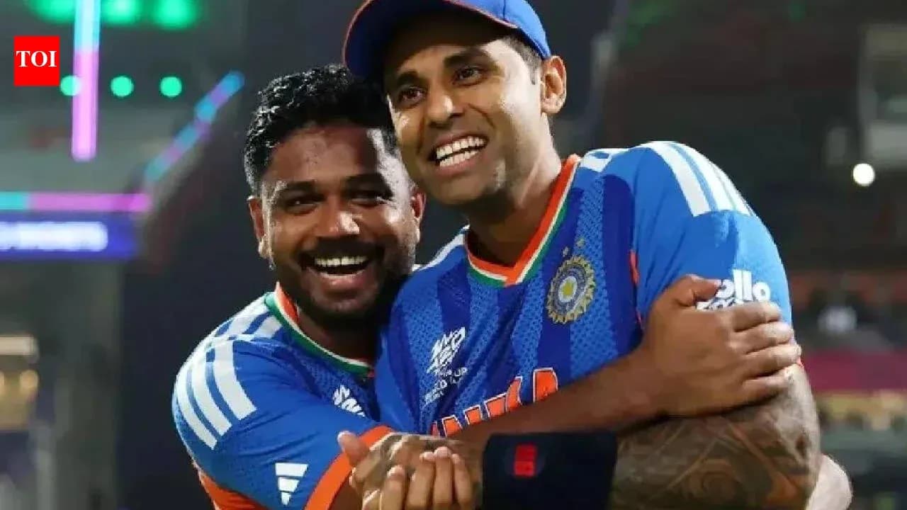 Deux joueurs de cricket célébrant après un match