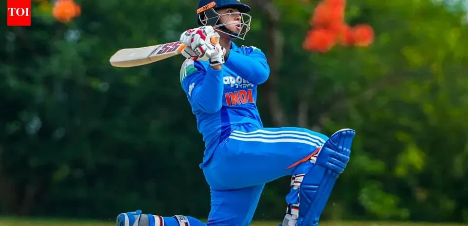 Joueur de cricket frappant la balle à l'entraînement