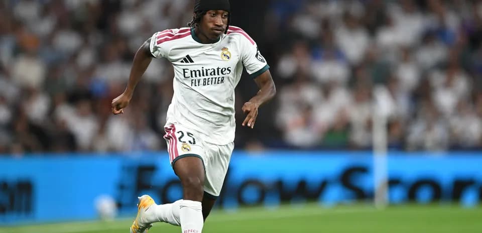 Joueur du Real Madrid courant sur le terrain