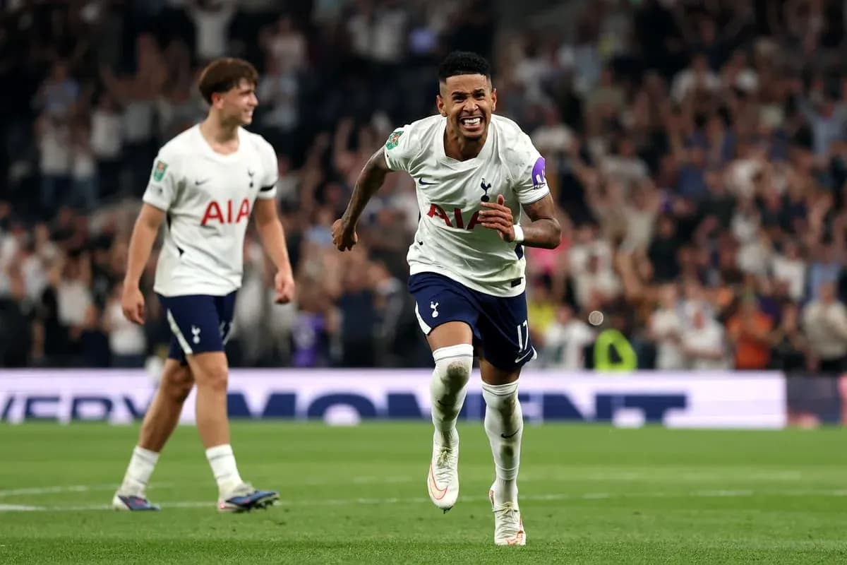 Joueur de Tottenham célébrant un but pendant le match