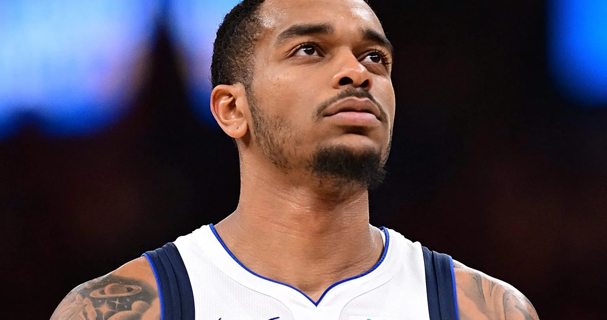 Joueur des Dallas Mavericks sur le terrain