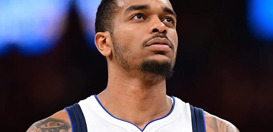 Joueur des Dallas Mavericks sur le terrain