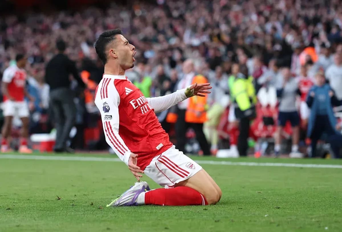 Joueur d'Arsenal célébrant un but sur le terrain