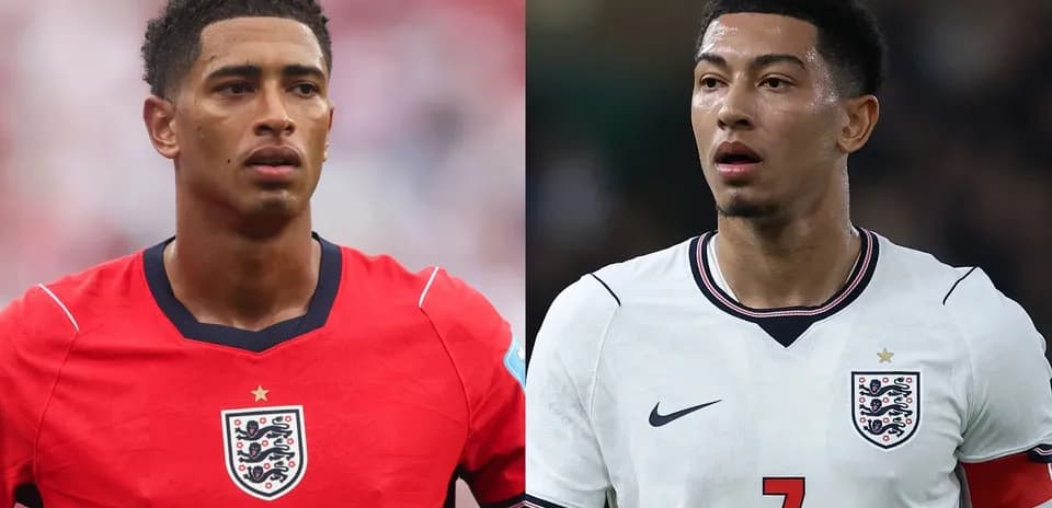 Deux joueurs anglais en tenue de match