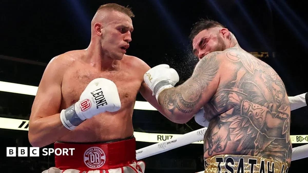 Boxeurs s'affrontant dans le ring de boxe