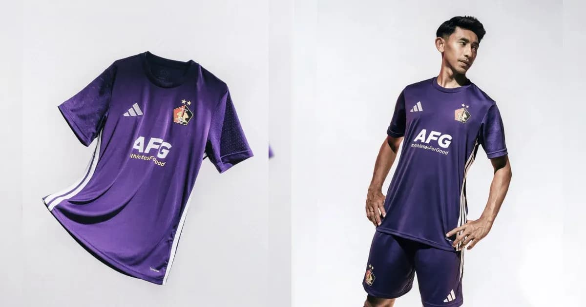 Maillot de football violet avec logo et sponsor