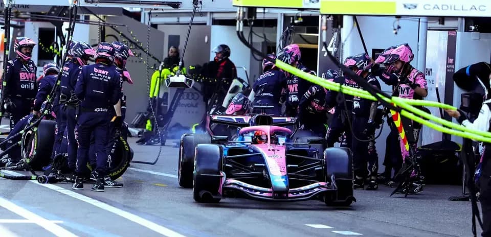Équipe Alpine en pleine opération de pit stop
