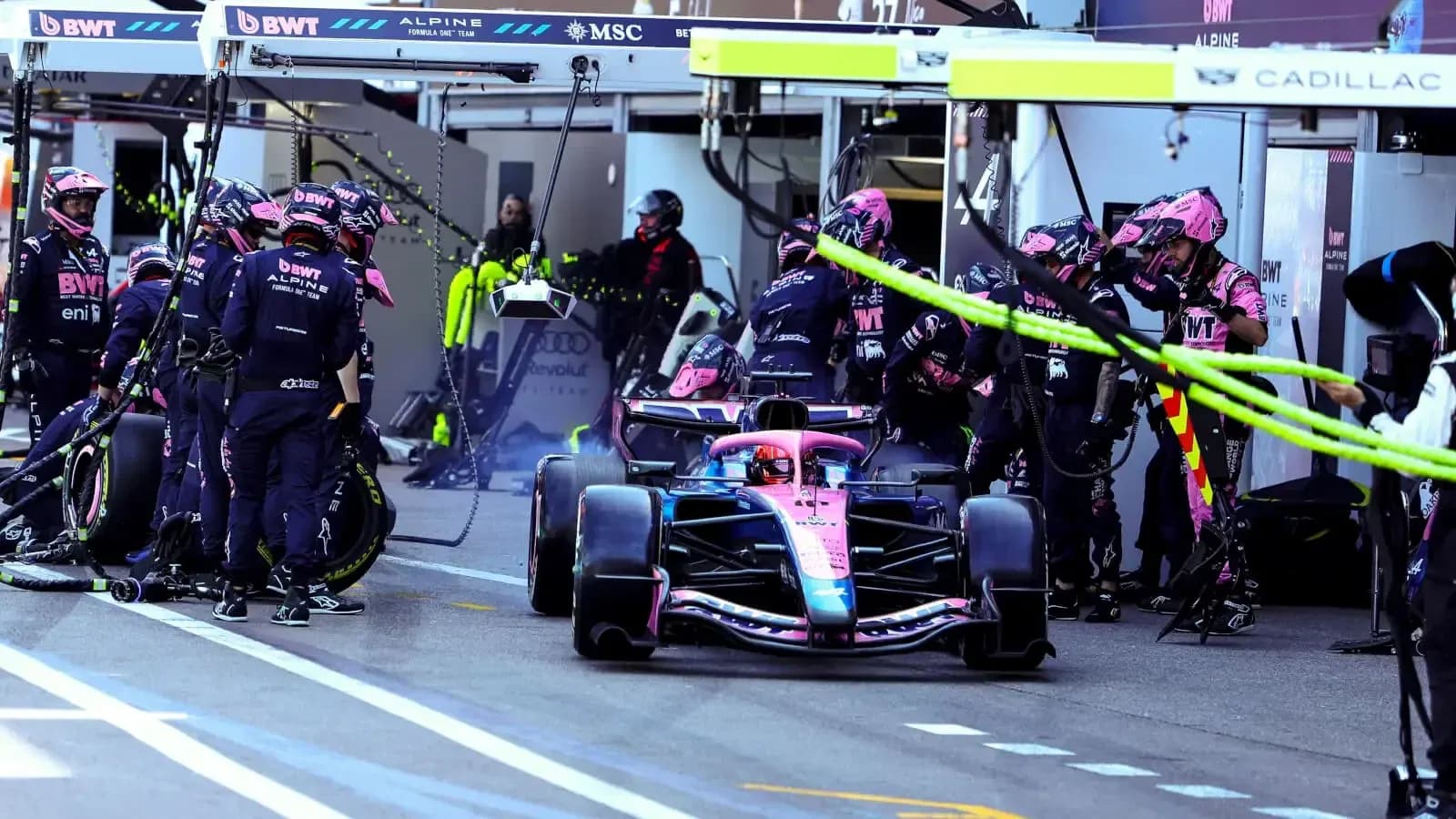 Équipe Alpine en pleine opération de pit stop