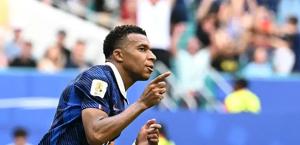Kylian Mbappé célébrant un but lors d'un match
