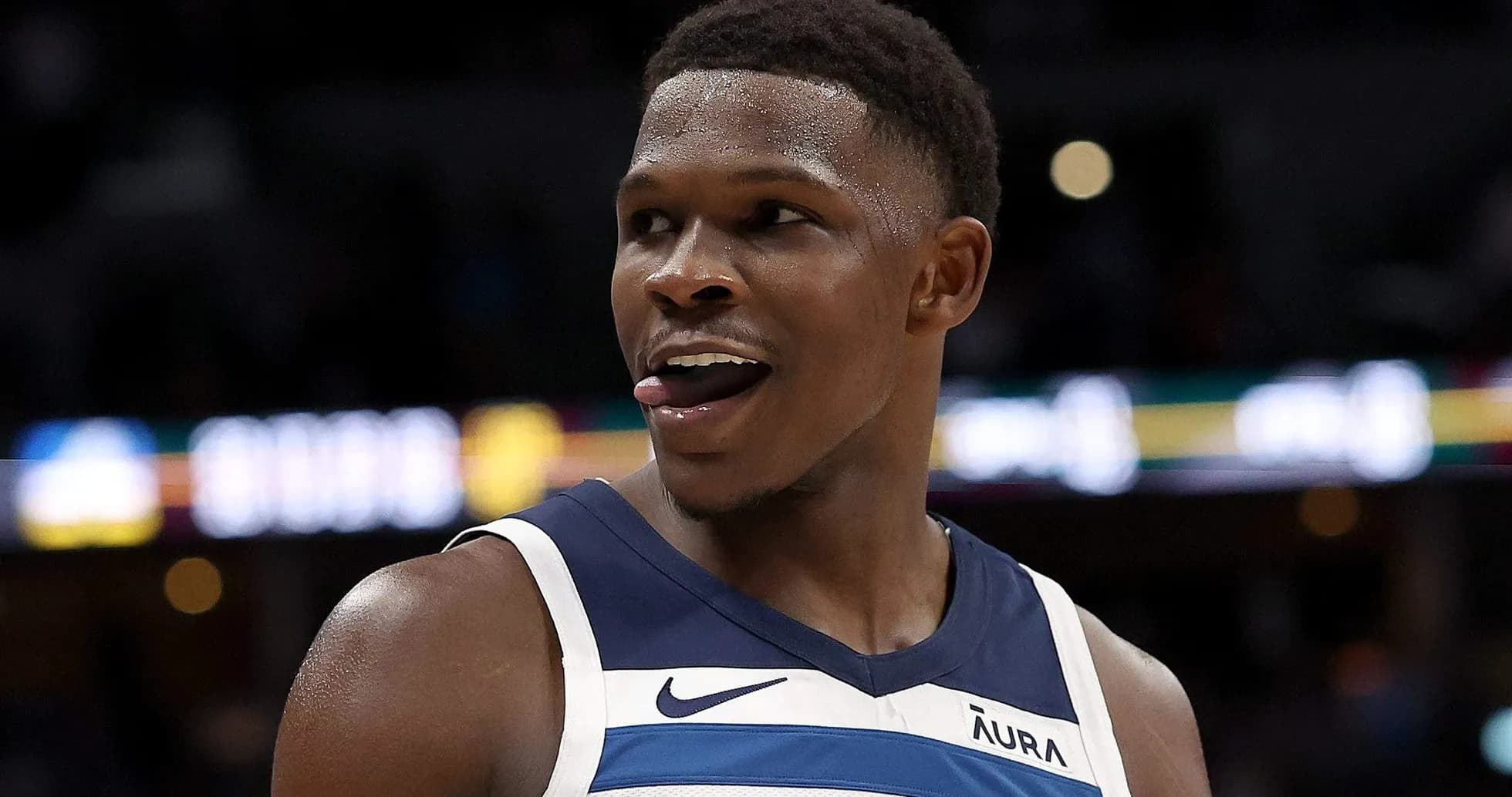 Joueur souriant en maillot des Timberwolves